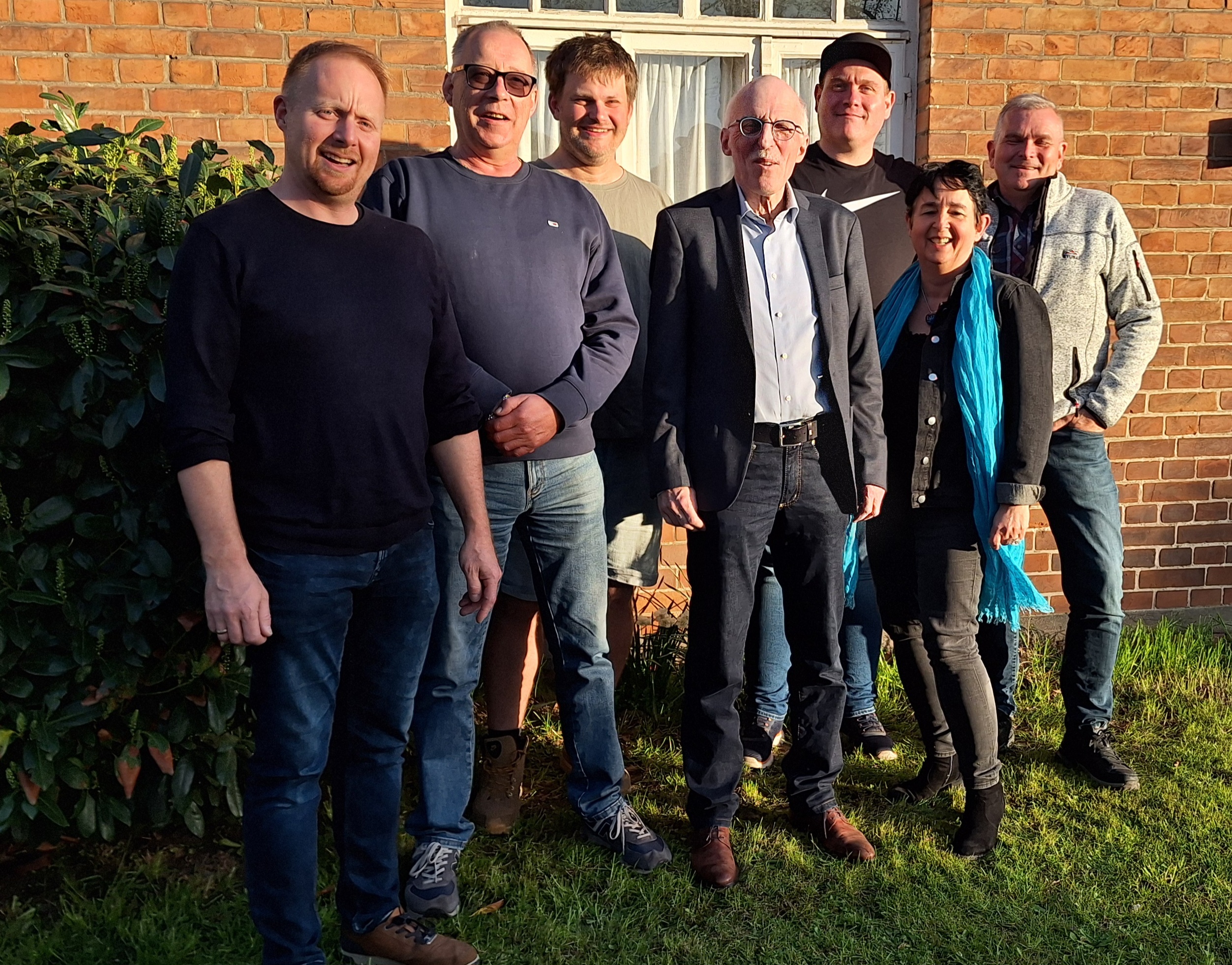 Die CDU-Stadtverbandsvorsitzende pr�sentiert die Kandidaten f�r den Ortsrat Mariensee. Auf dem Foto fehlen Corinna Pahl-Seegers und Jan R�hrbein.